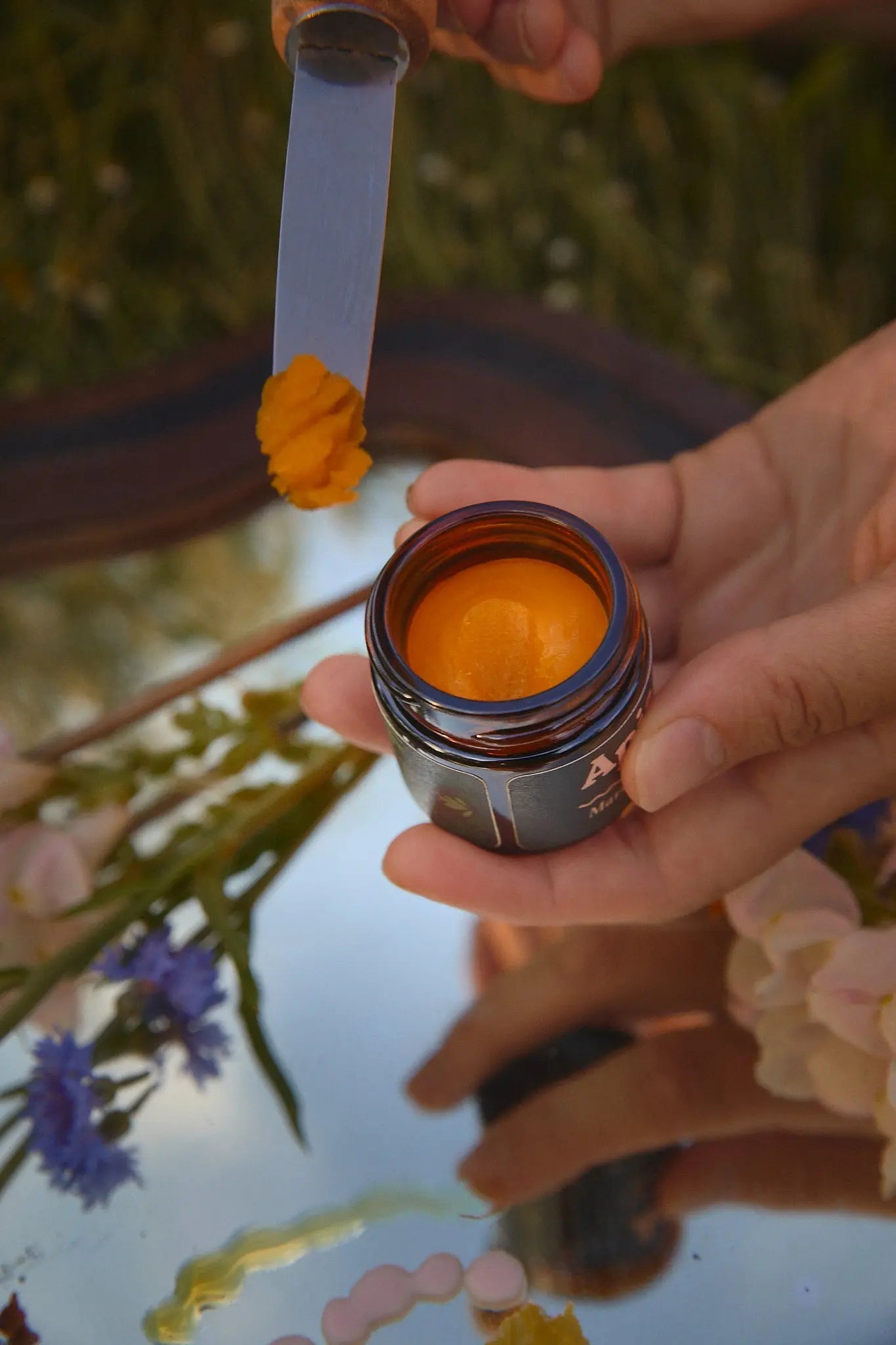 Marmal'aide ❃ Glow Up Solid Serum Apis Apotheca