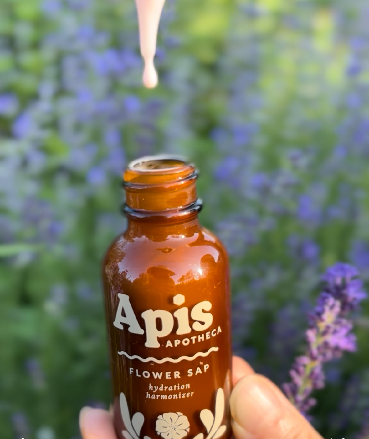 Lightweight hydrating serum with rose, seaweed, and gromwell to boost moisture, support the skin barrier, and create a soft, dewy glow. Apis Apotheca's Flower Sap Hydrating Face Serum ✿ for Skin Barrier & Glow. 